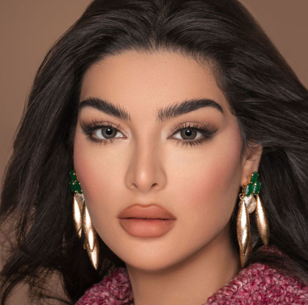 STAR - Xena Optic - Medical and Cosmetic Lens Bio compatible elements making the lens soft & comfortable throughout the day High Water retention that allow high oxygen permeability Ideal for eye dryness High Definition design & UV blocker USA materials FDA & CE approved - Contact Lenses BELLA 