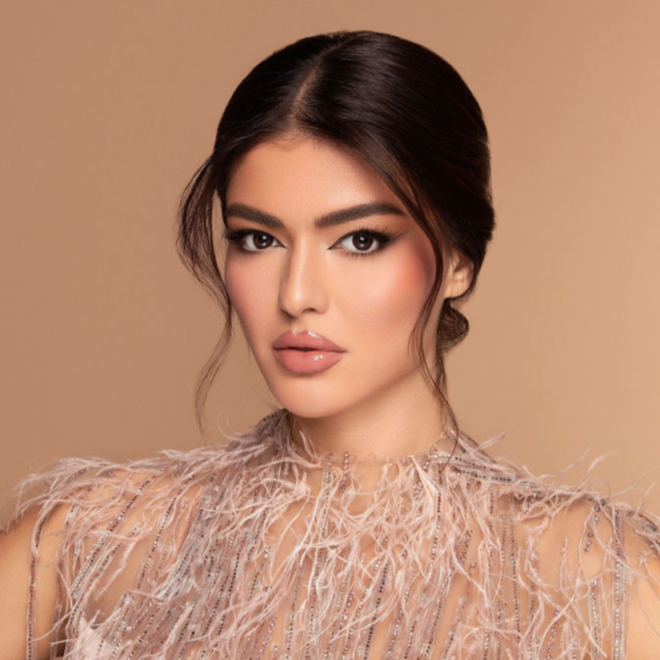 CEDAR - Xena Optic - Medical and CosmeticLens Bio compatible elements making the lens soft & comfortable throughout the day High Water retention that allow high oxygen permeability Ideal for eye dryness High Definition design & UV blocker USA materials FDA & CE approved - Contact Lenses BELLA 